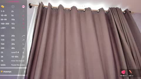 Snapshot of pervert_milf4u_ chatting on December 2024 05:14:02 PM LAURA online show from December 2024 05:14:02 PM