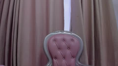 Snapshot of pervert_milf4u_ chatting on January 2025 02:13:02 PM LAURA online show from January 2025 02:13:02 PM
