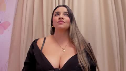 Snapshot of pervert_milf4u_ chatting on February 2025 11:23:02 AM LAURA online show from February 2025 11:23:02 AM