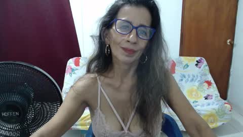 Snapshot of pervert_milf4uu_4 chatting on February 2025 03:45:02 AM luz online show from February 2025 03:45:02 AM