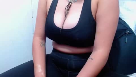 Snapshot of pervertt_nicole chatting on January 2025 02:08:02 PM Nicole online show from January 2025 02:08:02 PM