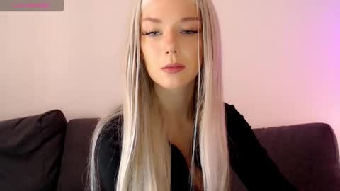Snapshot of pervyblonde chatting on November 2025 12:05:02 PM Isabella online show from November 2025 12:05:02 PM