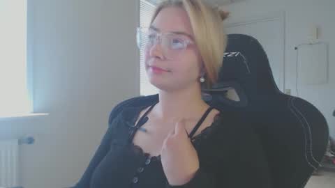 petalkiss online show from September 2025 12:49:02 PM