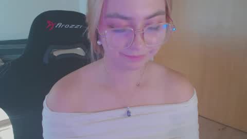 petalkiss online show from September 2025 11:48:01 AM