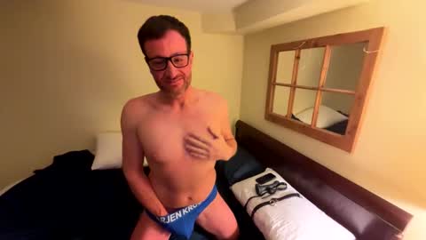 Snapshot of pete_mac chatting on November 2025 04:05:01 AM Pete online show from November 2025 04:05:01 AM