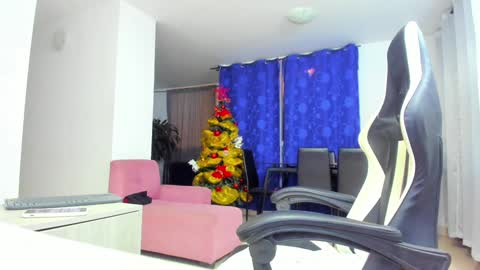 Snapshot of peter_coleman chatting on December 2024 02:39:01 AM PeterColeman online show from December 2024 02:39:01 AM