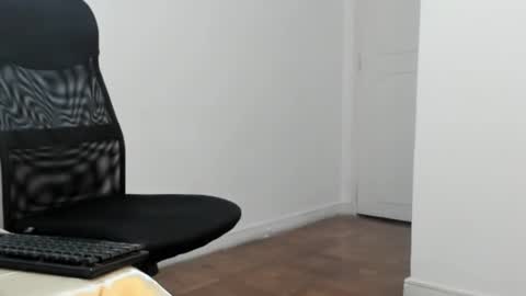 Snapshot of peter_x_annaud chatting on October 2025 11:33:01 PM FELIPE online show from October 2025 11:33:01 PM