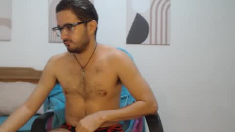 Snapshot of peter_x_annaud chatting on November 2025 11:25:01 AM FELIPE online show from November 2025 11:25:01 AM