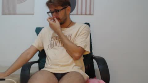 Snapshot of peter_x_annaud chatting on February 2026 01:16:01 PM FELIPE online show from February 2026 01:16:01 PM