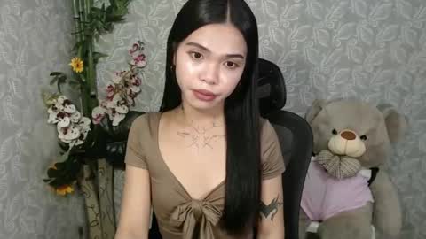 Snapshot of petite_angelx chatting on January 2025 05:49:01 PM angel online show from January 2025 05:49:01 PM