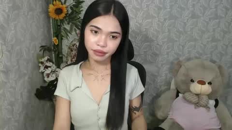 Snapshot of petite_angelx chatting on February 2025 01:34:01 AM angel online show from February 2025 01:34:01 AM