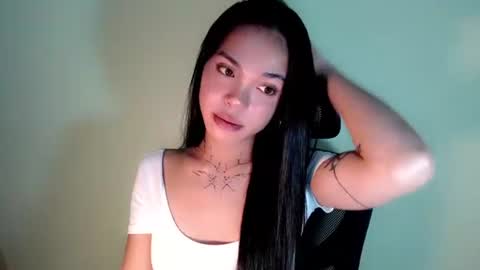 Snapshot of petite_angelx chatting on September 2025 10:32:01 PM angel online show from September 2025 10:32:01 PM