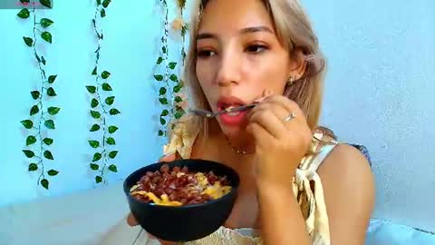 Snapshot of petite_blossom4 chatting on July 2026 11:56:01 PM petite_blossom4 online show from July 2026 11:56:01 PM