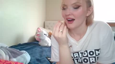 Snapshot of petite_cupcake chatting on February 2025 04:36:02 PM Little cupcake online show from February 2025 04:36:02 PM