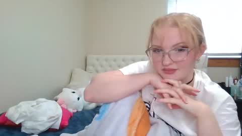Snapshot of petite_cupcake chatting on February 2025 10:48:02 PM Little cupcake online show from February 2025 10:48:02 PM