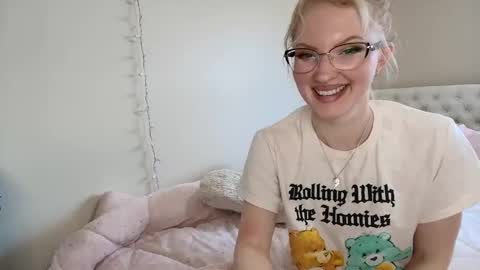 Little cupcake online show from April 2026 04:12:01 PM