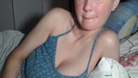 Snapshot of petite_danielle chatting on July 2026 11:55:01 PM petite_danielle online show from July 2026 11:55:01 PM
