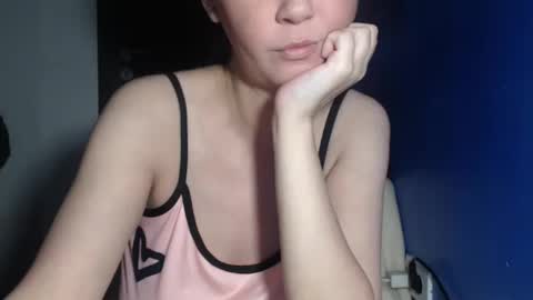 Snapshot of petite_danielle chatting on July 2026 12:35:02 AM petite_danielle online show from July 2026 12:35:02 AM