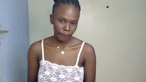 Snapshot of petite_desiree chatting on November 2025 12:16:01 PM Desiree online show from November 2025 12:16:01 PM