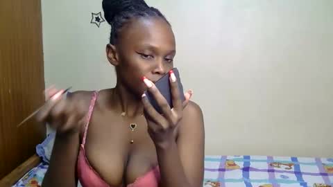 Snapshot of petite_desiree chatting on November 2025 12:49:02 PM Desiree online show from November 2025 12:49:02 PM