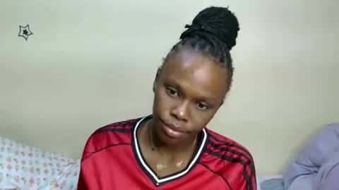 Snapshot of petite_desiree chatting on December 2025 10:19:01 PM Desiree online show from December 2025 10:19:01 PM