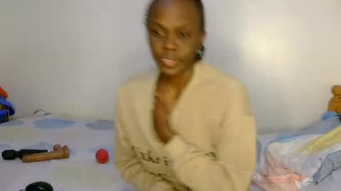 Snapshot of petite_desiree chatting on August 2026 09:09:01 PM Desiree online show from August 2026 09:09:01 PM