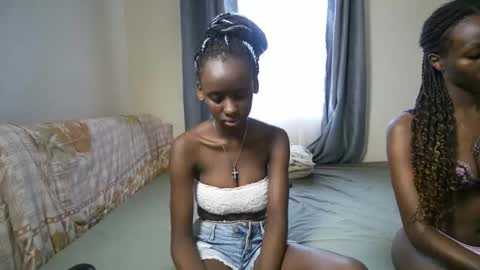 petite_funnie online show from November 2025 10:05:01 AM