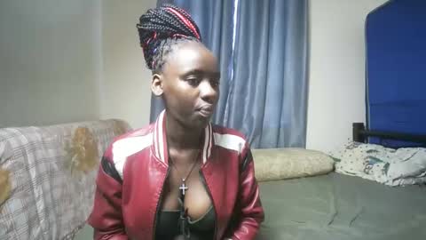 petite_funnie online show from December 2025 05:01:01 AM