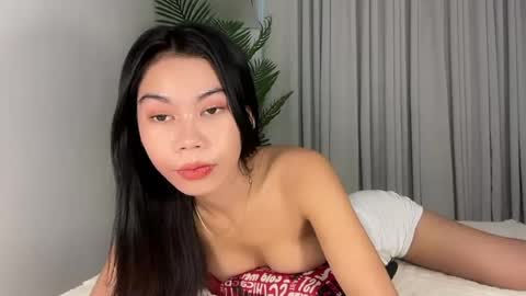 Snapshot of petite_kaye chatting on June 2026 04:13:01 AM petite_kaye online show from June 2026 04:13:01 AM