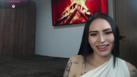 Snapshot of petite_linda chatting on April 2026 11:51:02 PM Linda online show from April 2026 11:51:02 PM