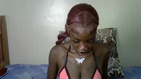 Snapshot of petite_lunar chatting on October 2025 03:25:01 PM Lunar online show from October 2025 03:25:01 PM