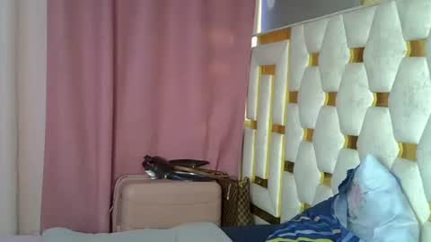 Snapshot of petite_lunar chatting on November 2025 02:27:02 PM Lunar online show from November 2025 02:27:02 PM