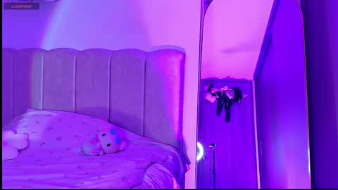 Snapshot of petite_marie_ chatting on October 2025 12:22:01 AM petite_marie_ online show from October 2025 12:22:01 AM