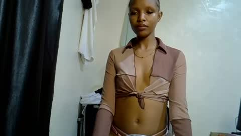 Snapshot of petite_melinda chatting on June 2026 10:41:02 PM petite_melinda online show from June 2026 10:41:02 PM