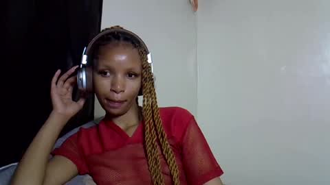 Snapshot of petite_melinda chatting on July 2026 02:38:01 AM petite_melinda online show from July 2026 02:38:01 AM