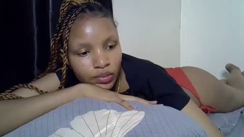 Snapshot of petite_melinda chatting on July 2026 10:46:01 PM petite_melinda online show from July 2026 10:46:01 PM