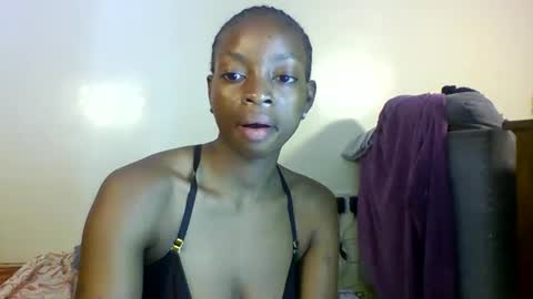 petite_queen001 online show from October 2025 01:15:01 AM