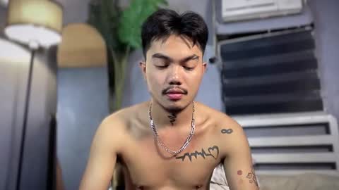 Snapshot of petiteasianx chatting on December 2025 11:26:02 AM Vrin online show from December 2025 11:26:02 AM