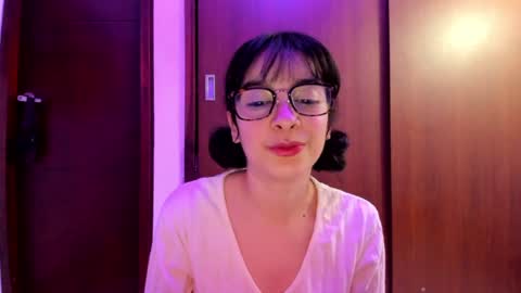 Snapshot of petitee_lunna chatting on December 2024 03:26:02 AM Lunna online show from December 2024 03:26:02 AM