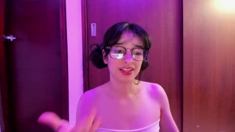 Snapshot of petitee_lunna chatting on December 2024 05:04:02 AM Lunna online show from December 2024 05:04:02 AM