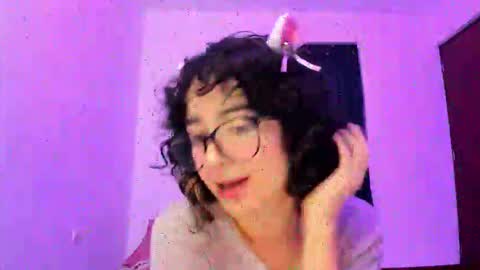 Snapshot of petitee_lunna chatting on November 2025 11:21:02 PM Lunna online show from November 2025 11:21:02 PM