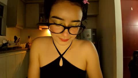 Snapshot of petitee_lunna chatting on March 2026 01:00:02 AM Lunna online show from March 2026 01:00:02 AM