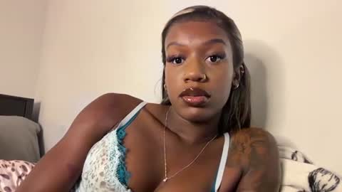 Snapshot of petiteebonymommy chatting on June 2026 02:25:01 AM desthebestx online show from June 2026 02:25:01 AM