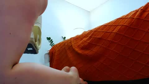 Snapshot of petitefleurx chatting on January 2025 03:46:02 PM petitefleurx online show from January 2025 03:46:02 PM