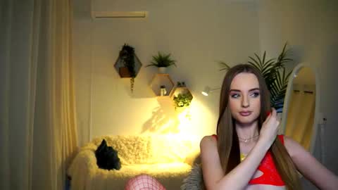 Petitegonwiild online show from December 2024 01:11:02 PM