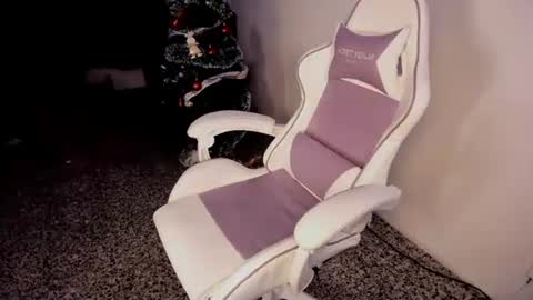 Snapshot of petitelilo1 chatting on December 2024 01:14:01 AM Lilo online show from December 2024 01:14:01 AM