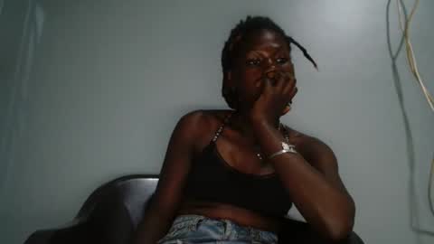 petiteme1 online show from February 2026 06:37:02 PM