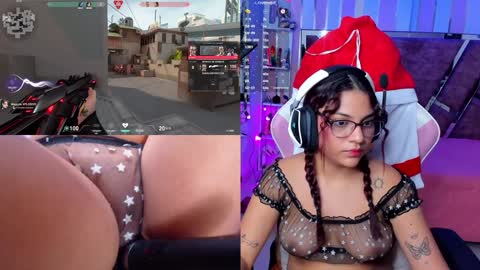 Snapshot of petitesofia_ chatting on December 2024 05:00:01 PM Sofia online show from December 2024 05:00:01 PM