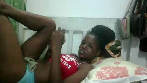 Snapshot of petitesweetchiq chatting on September 2025 11:38:01 PM petitesweetchiq online show from September 2025 11:38:01 PM