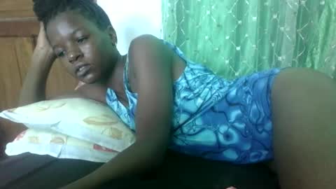 Snapshot of petitesweetchiq chatting on September 2025 09:45:02 AM petitesweetchiq online show from September 2025 09:45:02 AM